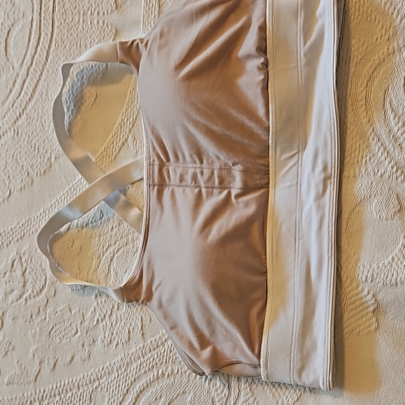 Beautiful White Lululemon Sports Bra - Picture 4 of 5